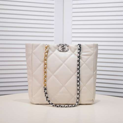 Picture of Chanel Lady Handbags _SKUfw154446941fw